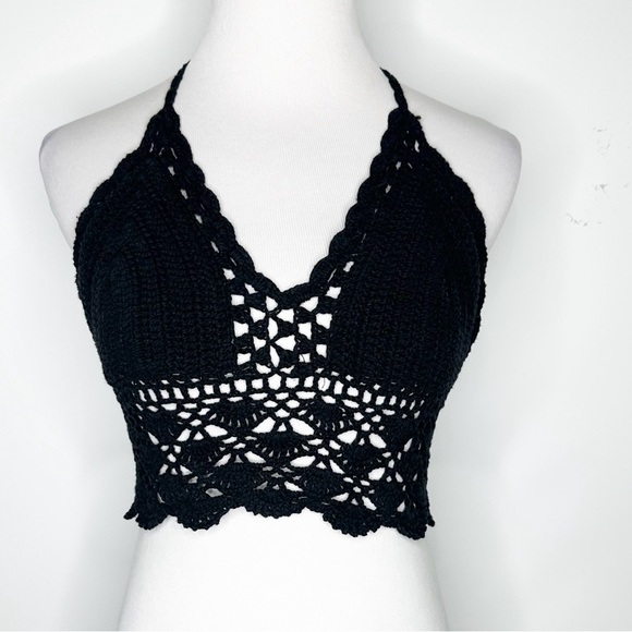 Tops - Boho Crochet Black Halter Tie Top Size Medium